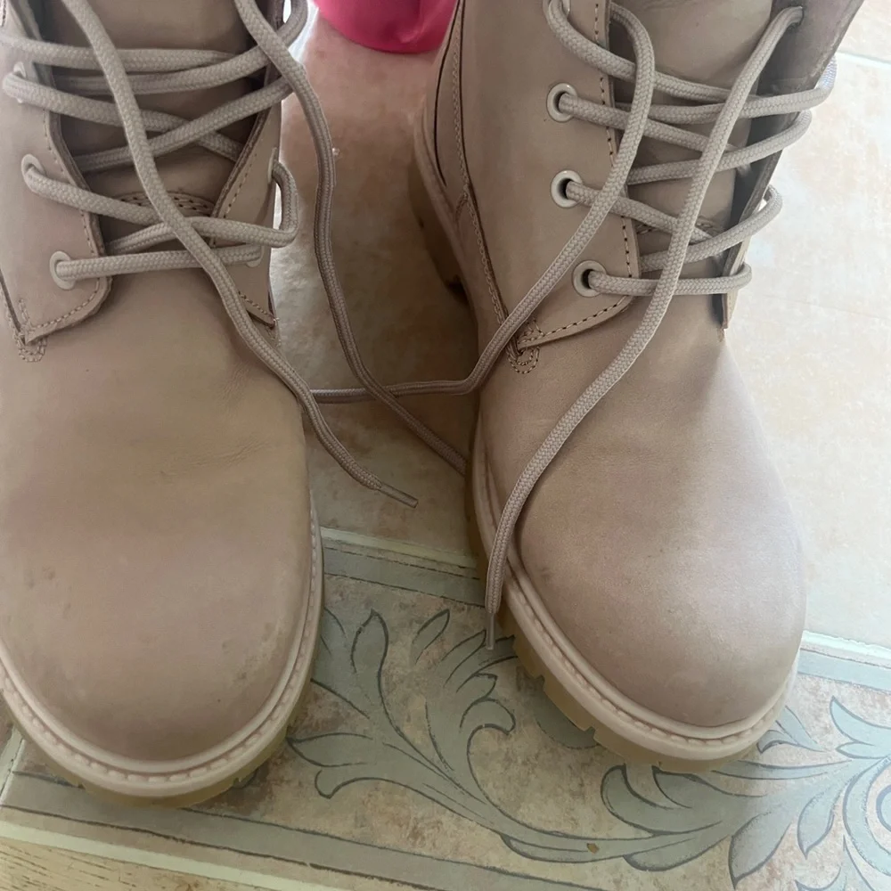 Aldo boots size 9 pink few signs of wear, see the photos for more reference. - Picture 3 of 10